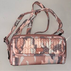 Lug RFID Kickflip 3 Crossbody Bag Wallet Quilted Flap Wristlet Pink Camo